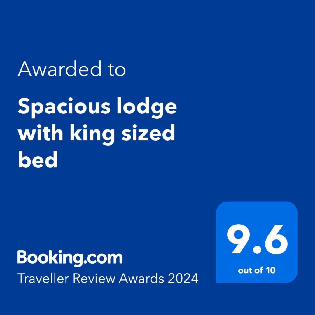 Spacious Lodge With King Sized Bed 因弗雷里 外观 照片